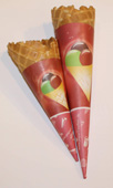 Laura, gerollte Grobkarotüte mit Papiertüte von Stenger Waffeln. Eistüten für Speiseeis bei GroßHandel Eis GmbH
