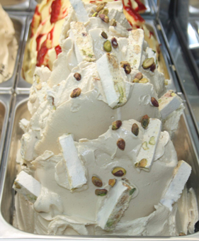 Eisidee. Torrone. Türkischer Honig als Eis. Eis & Gelati