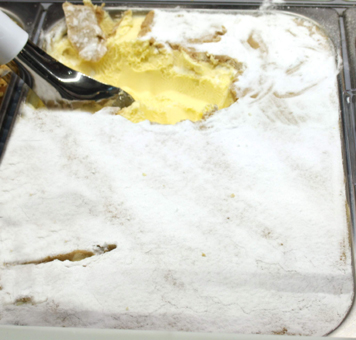 Vanillekipferl Vanilleeis mit knusprigem Vanilleteig und Vanillezucker