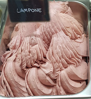 Eisidee Lampone. Himbeereis aus Himbeerpüree ohne Kerne