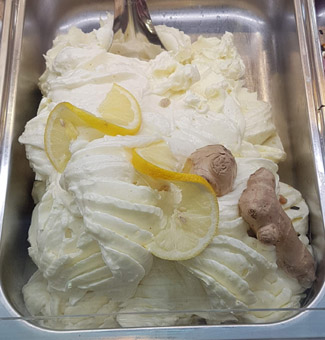 Eisidee Ingwer Zitrone als Eis. Vegan. Mit frischem Ingwer