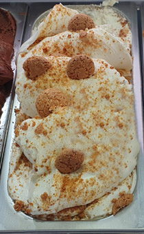 Eisidee Mascarpone Amarettini. Mandelmakronen auf Mascarponeeis