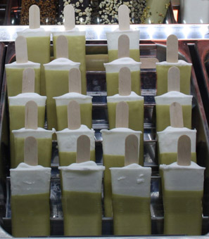 Eisidee Eisschlecker Fiocco mit Pistazien Stracciatella