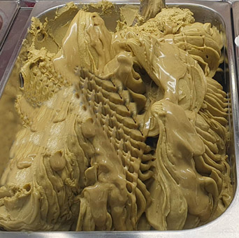 Eisidee Keto Eis Pistazien. Kohlenhydrate reduziertes Eis auf Fettbasis