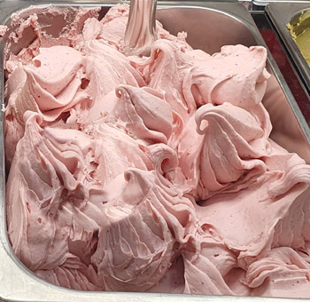 Eisidee Keto Eis Erdbeer. Kohlehydratreduziertes Eis auf Fettbasis