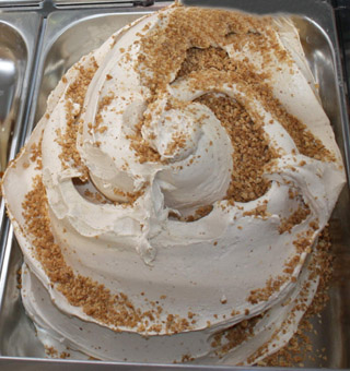 Eisidee Disaronno Amaretto mit Amarettostreusel