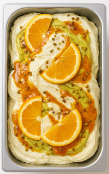 Melody Eis. Eis zum Song Contest 2026 in Wien. Pistazien Strudel und Variation Orange auf Milcheis