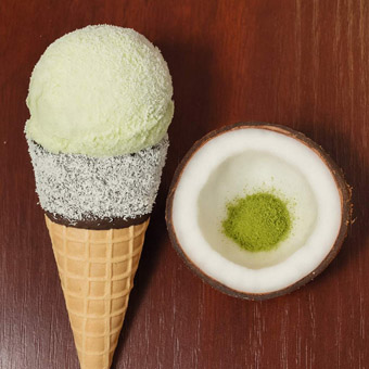 Matcha Schoko Kokos Stanitzel mit Matcha Kokos Eis