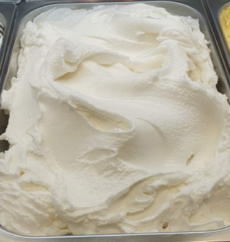 Eisidee Ananas Eis aus Fruchtpüree Ananas. Hawaii Ananas