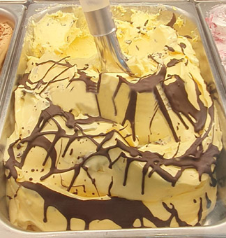 Eisidee Zuppa Inglese Stracciatella als Eis