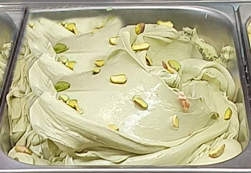 Eisidee Pistacchio Puro. Reines Pistazieneis mit ganzen Pistazien