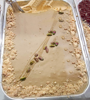 Eisidee Pistacchio Crostata Kucheneis mit Pistazien Variation und Kuchenbrösel