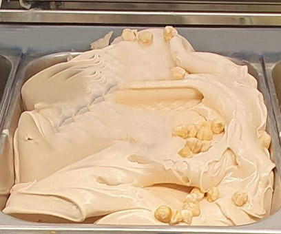 Eisidee Nuss Dream. Nusseis mit ganzen Haselnüssen