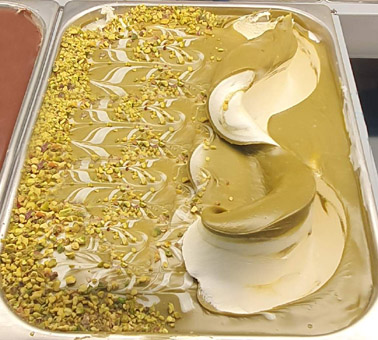 Eisidee Mascarpone mit Pistaziencrem als Eis Eisidee Mascarpone mit Pistaziencrem als Eis