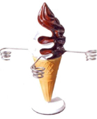 Schokolade und Milch - Eistütenhalter für Softeis - Frozen Joghurt und 4 Eistüten. Eishörnchenhalter, Werbeeistüten, 3D Eistüten für Eiswerbung, Passantenstopper, Eiswerbung bei GroßHandel EIS GmbH