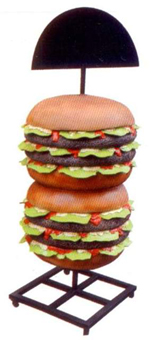 Doppelhamburger Werbeaufsteller. Zwei Hamburger mit schwarzer Werbetafel bei GroßHandel EIS GmbH.