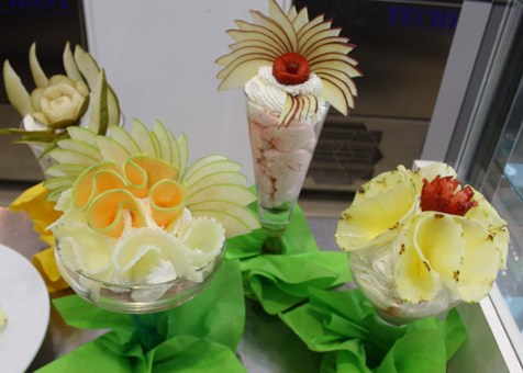 Eisgläser mit frischen Früchten, fein geschnitten. Sigep Eismesse 2015 Rimini. GroßHandel EIS GmbH