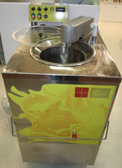 Eismaschine Vertikal B4/10. Spachtelmaschine mit Rührkessel, bei GroßHandel EIS GmbH