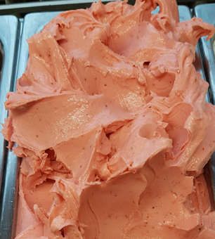 Eissorte Fruchteis Erdbeereis. Eis mit frischen Erdbeeren, Erdbeerpulpe oder gefrorenenen Erdbeeren und konzentrierter Fruchteispaste. GroßHandel Eis GmbH