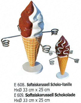 Werbeeistüte 3D Werbe-Eishörnchen. Cono pubblicita Gelato. Eisstanitzel mit Softeis oder Obers mit Schokosauce. Werbung für die Theke