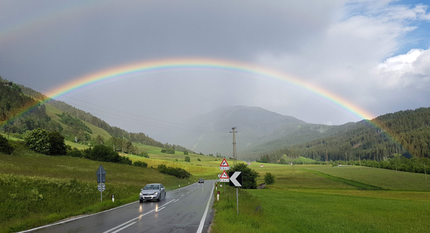 Regenbogen Österreichische / Italienische Grenze nahe Sillian. GroßHandel Eis GmbH